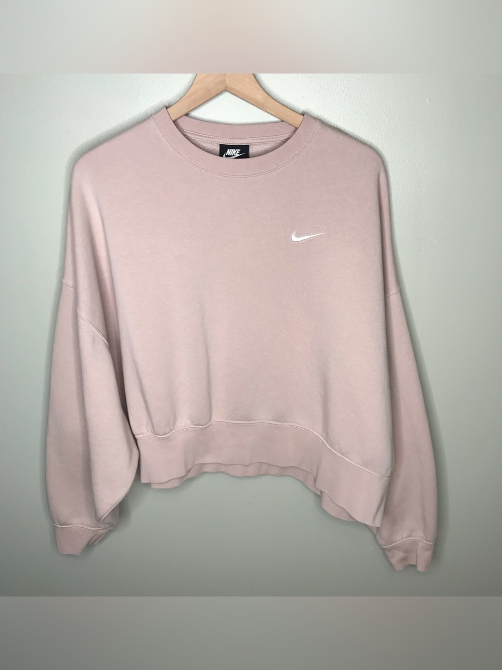 Nike Women's Light Pink Cropped Crewneck Sweatshirt
